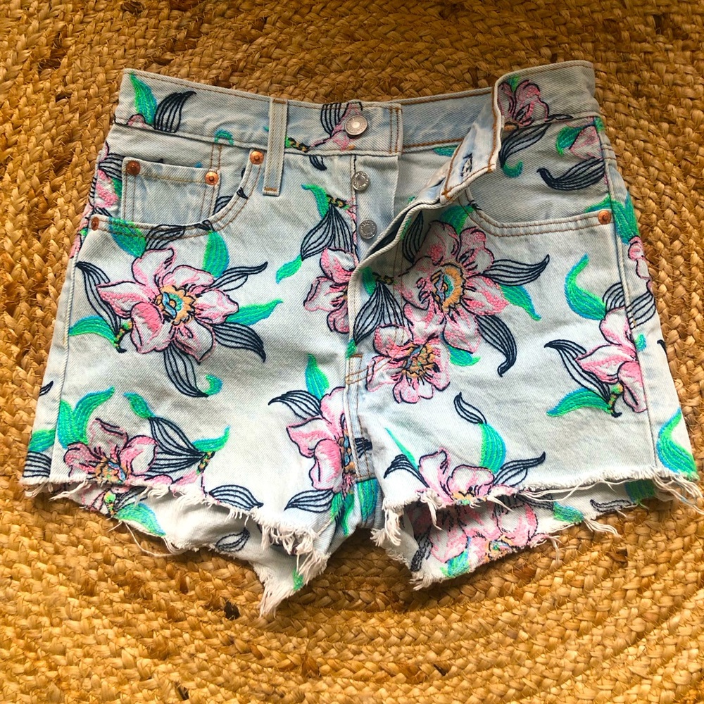 Women’s Levi’s Embroidered shorts